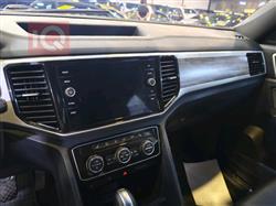 ڤۆڵکسواگن ئەتڵەس کرۆس سپۆرت